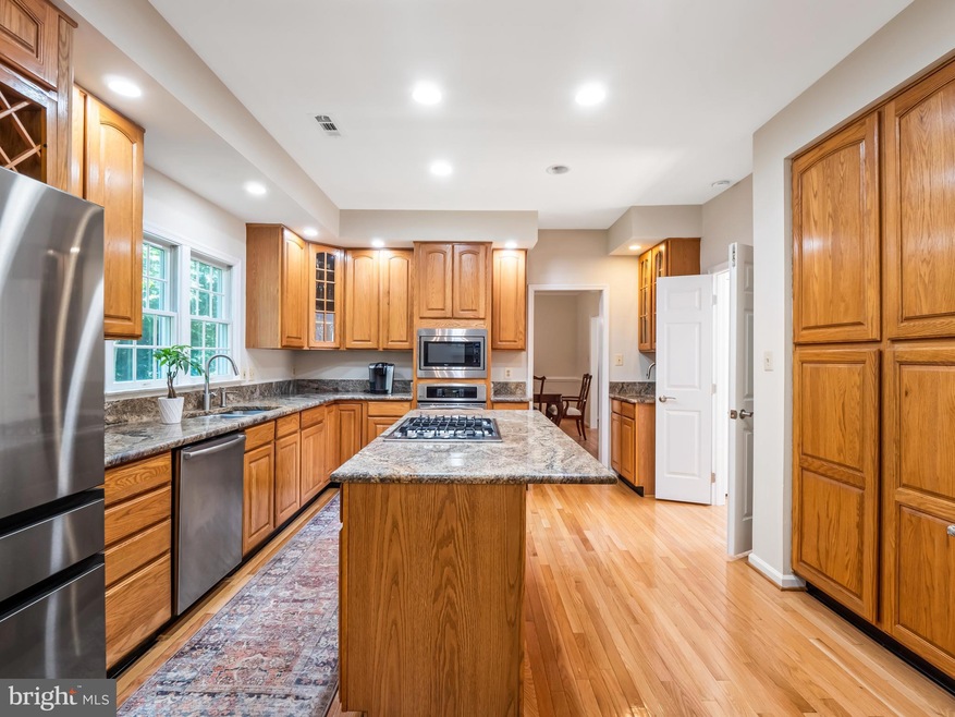 7928 Bressingham Dr, Fairfax Station, VA 22039 - photo 1