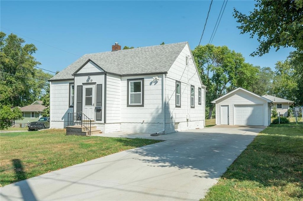 5819 Sheridan Ave, Des Moines, IA 50322 - photo 1
