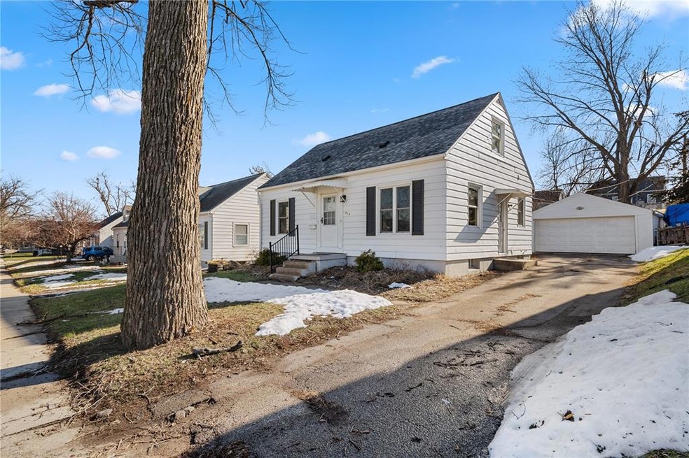 819 15th Ave SW, Cedar Rapids, IA 52404 | MLS# 2400775 | Homes.com