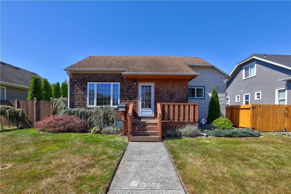 1922 Baker Ave, Everett, WA 98201 - photo 1