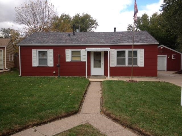 7420 N Oak St, Davenport, IA 52806 - photo 1