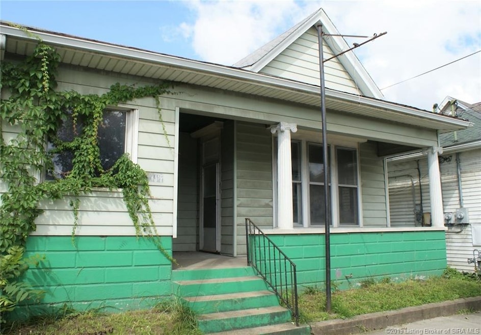 Welcome to 611 Vincennes St!