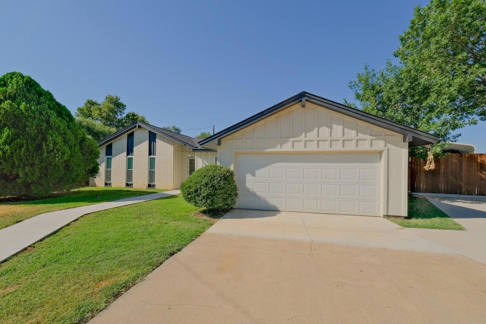 1353 Kathryn Ct, Hurst, TX 76053 - photo 1