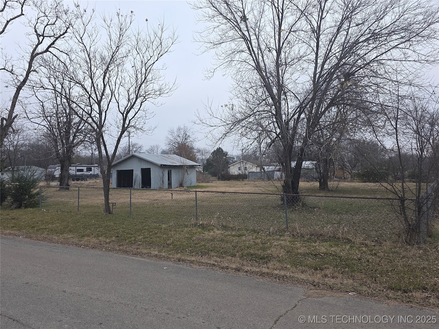 415 E Holly, Haskell, OK 74436 - photo 1
