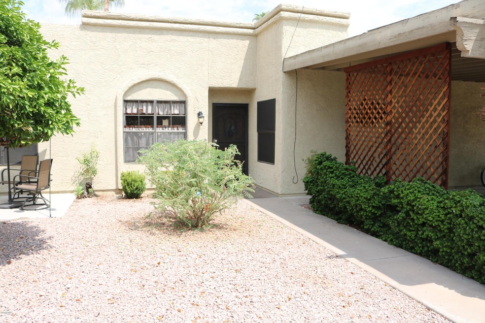 01_Front Yard (1)