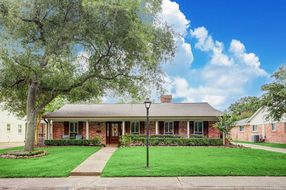 10019 Del Monte Dr, Houston, TX 77042 - photo 1