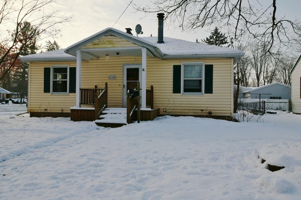 114 E Sugnet Rd, Midland, MI 48642 - photo 1