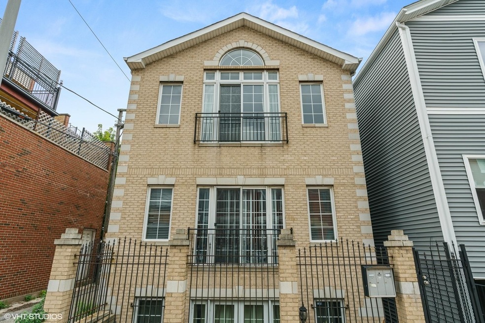 710 N Willard Ct unit 2, Chicago, IL 60642 - photo 1