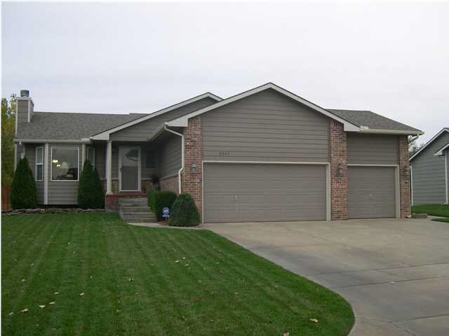 Gorgeous New Listing in Ridgeport!