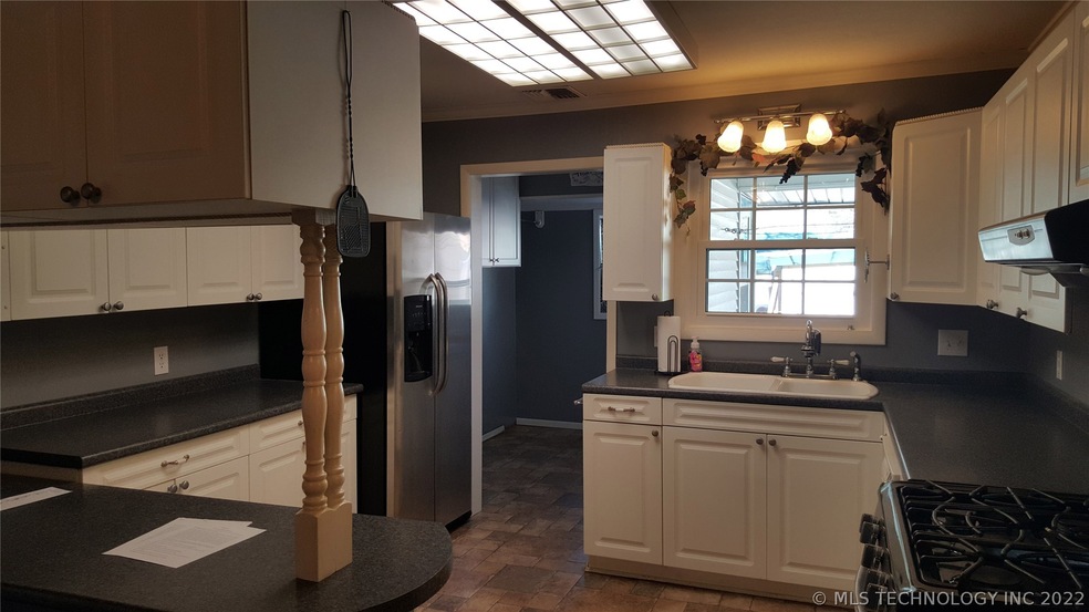 522 Locust Ave, Eufaula, OK 74432 - photo 1