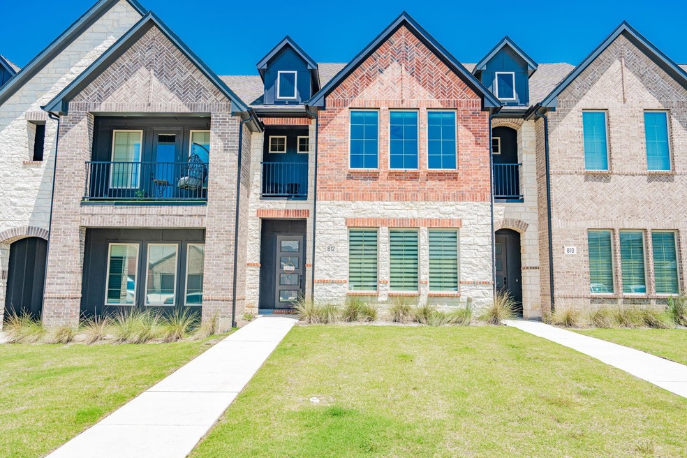 812 Eaglescliffe Landing, Wylie, TX 75098 - photo 1