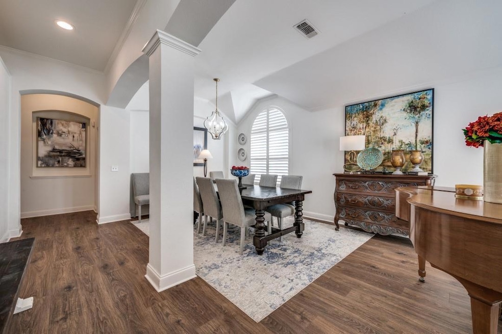 Crown molding, wood flooring and plantation shutte