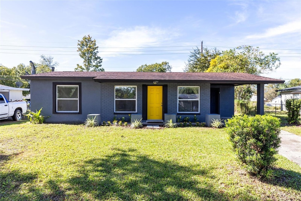 Move in ready. This beautiful 3 bedroom plus office or den, 1 bath home was fully renovated in 2020 and offers modern updates, a bright interior and a large private yard, all minutes from downtown Orlando and major commuter routes.