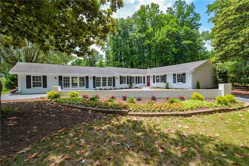 Beautiful curb appeal - 4 side brick Ranch home
