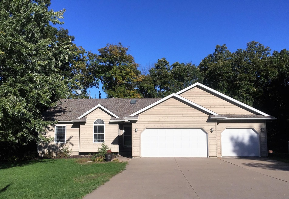 Welcome to 2235 Oak Tree Road