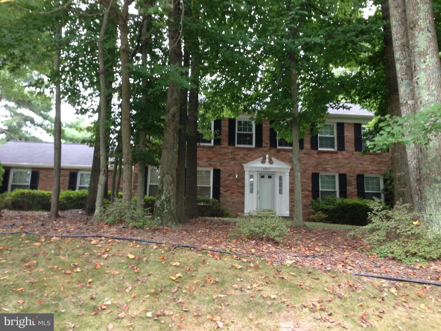 8851 Woodlawn Way, Springfield, VA 22153 - photo 1