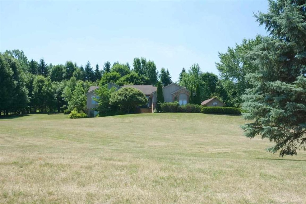 8100 Pine Knoll Drv