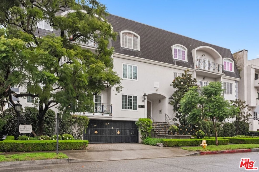 11745 Montana Ave unit 104, Los Angeles, CA 90049 - photo 1