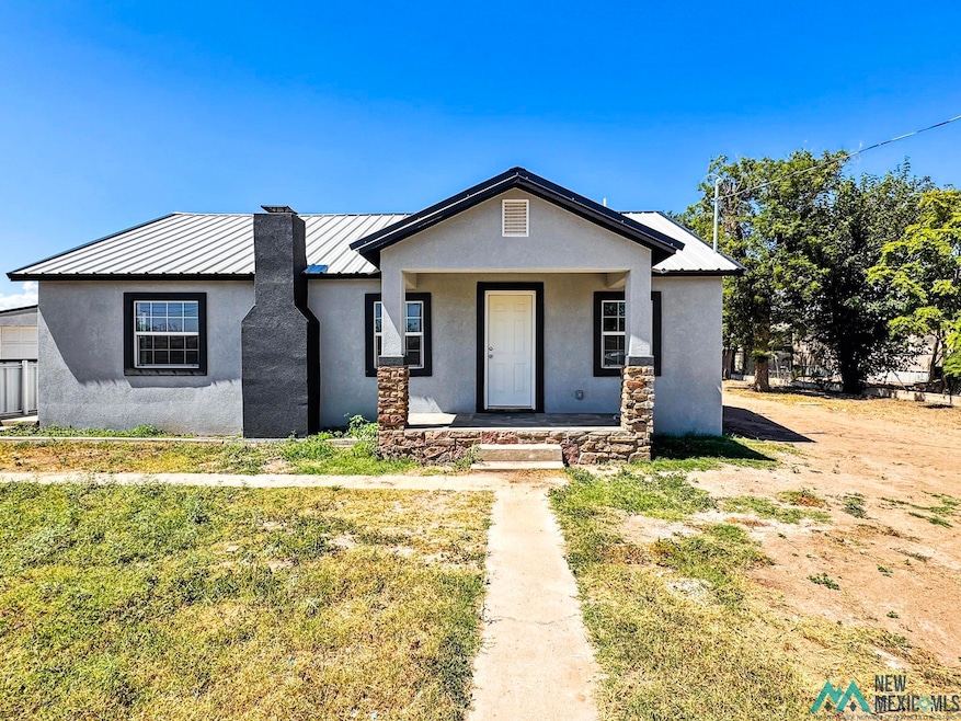 109 S Clayton St, Carlsbad, NM 88220 - photo 1