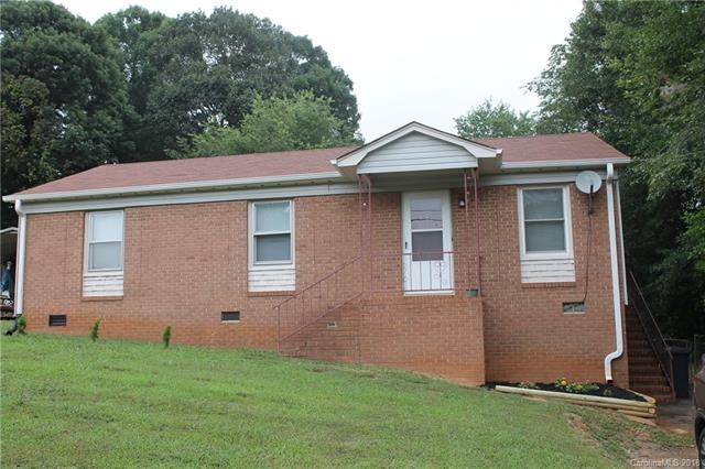 Great Brick home with three spacious bedrooms 1.5 