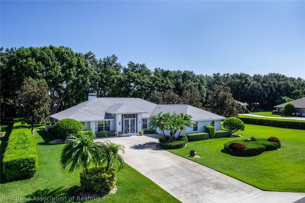 21 Meadowlake Cir N, Lake Placid, FL 33852 - photo 1