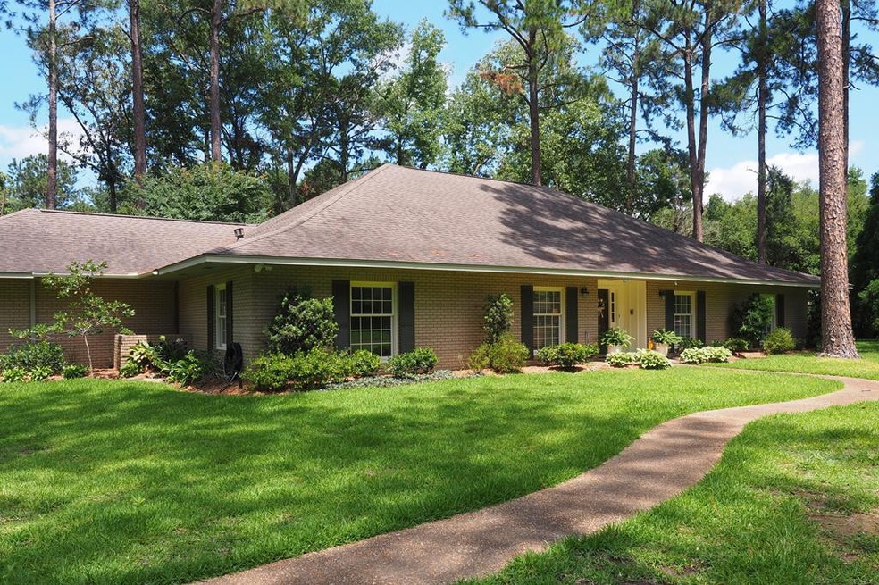 509 Westover Dr, McComb, MS 39648 - photo 1