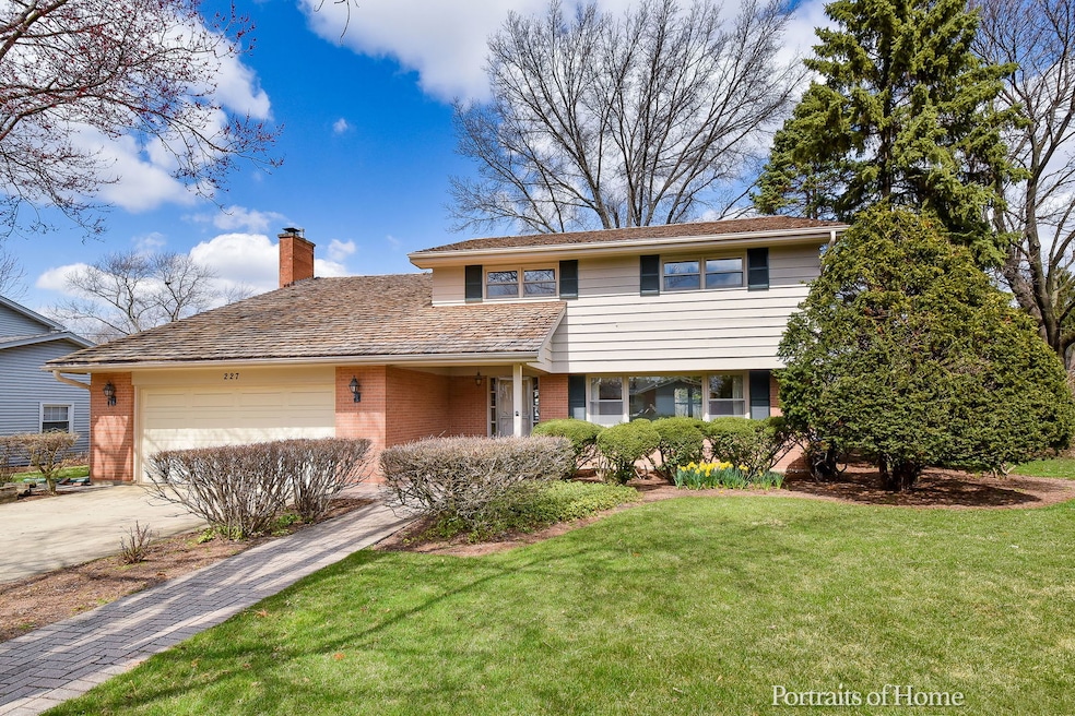 227 E Farnham Ln, Wheaton, IL 60189 - photo 1