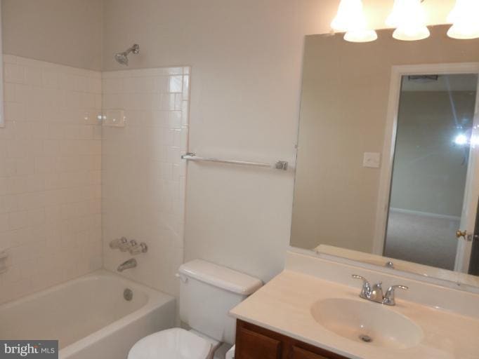 300C Locust St SE, Vienna, VA 22180 - photo 1