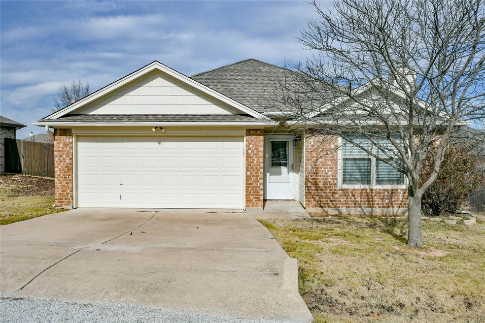 826 Rambling Ct, Granbury, TX 76049 - photo 1