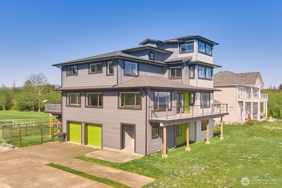 A Pacific Northwest gem with exceptional river views!