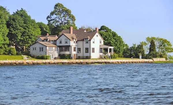 2 Oxford St, Fairhaven, MA 02719 - photo 1