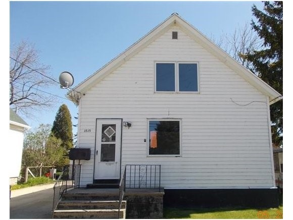 1819 12th St, Two Rivers, WI 54241 - photo 1