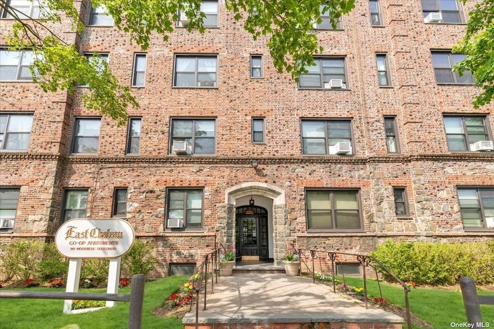 141 Woodmere Blvd unit 2G, Woodmere, NY 11598 - photo 1