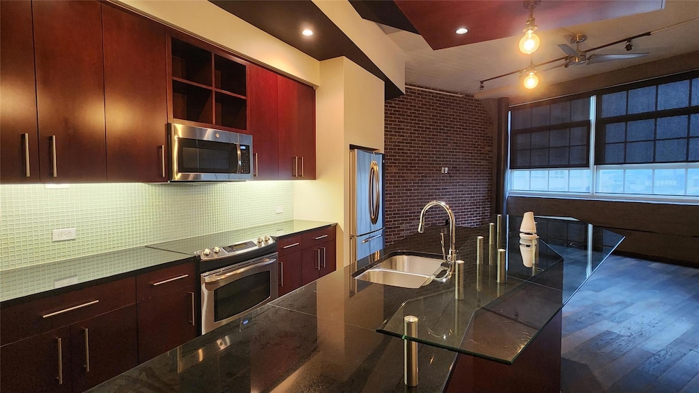 Kitchen with ceiling fan, stainless steel applianc
