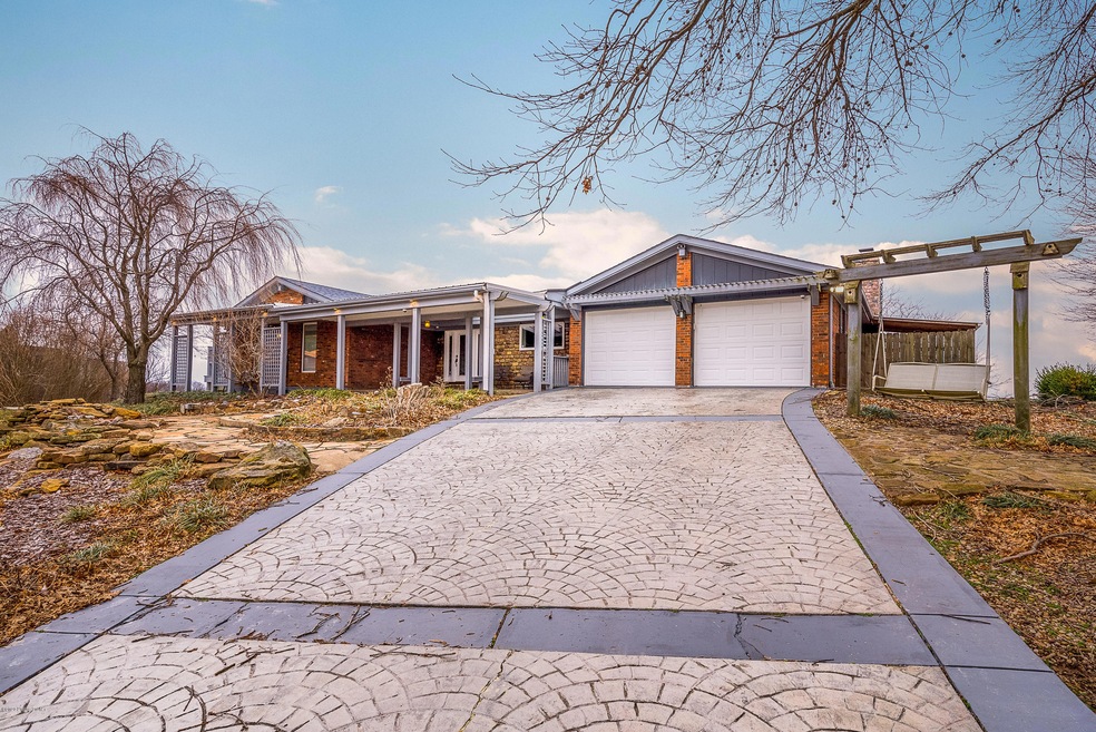 132 Lee Dr, Floyds Knobs, IN 47119 - photo 1