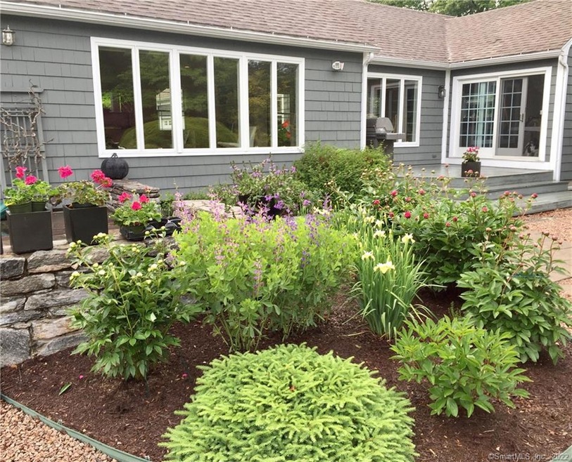 27 Montauk Ave, Stonington, CT 06378 - photo 1