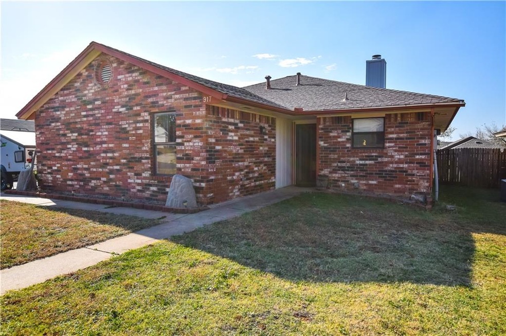 917 N Blackwelder Ave, Edmond, OK 73034 - photo 1