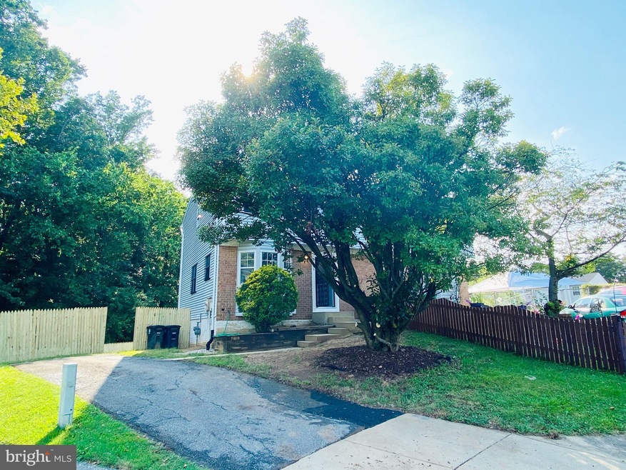 6805 Central Hills Ct, Hyattsville, MD 20785 - photo 1