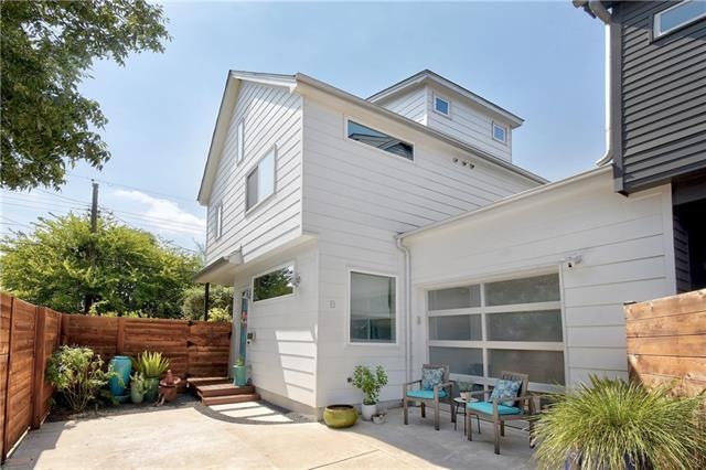 This delightful condo is the best of elegant, cont