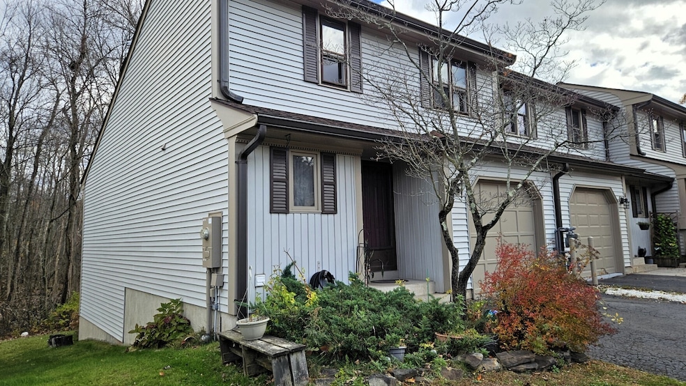 9 Tanner Crossing unit 9, Wethersfield, CT 06109 - photo 1