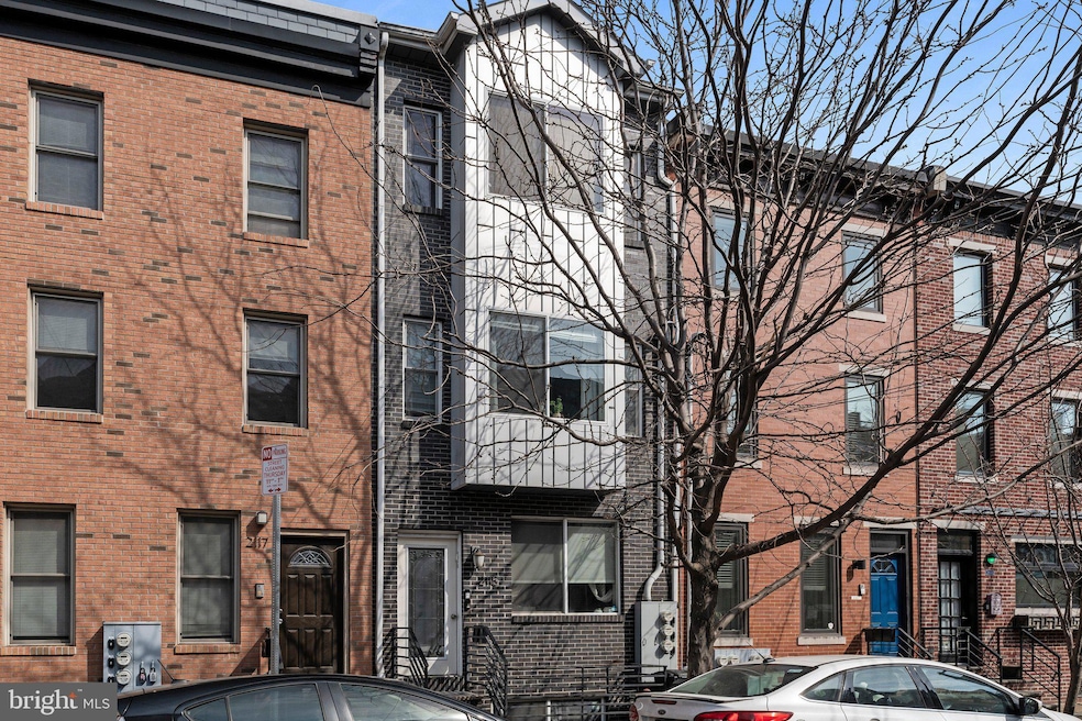 2115 Carpenter St unit 1, Philadelphia, PA 19146 - photo 1