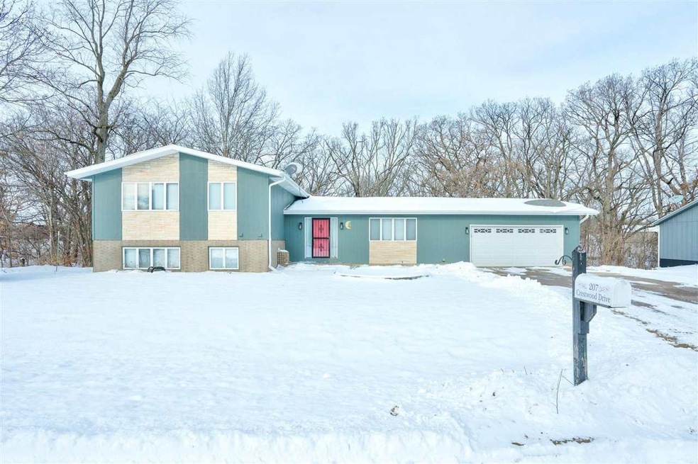 207 Crestwood Dr, Columbus Junction, IA 52738 - photo 1