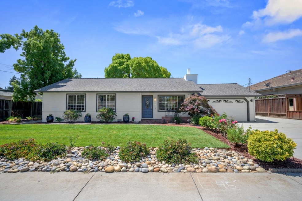 Sold $2,666,000 • Co-Listing Agent