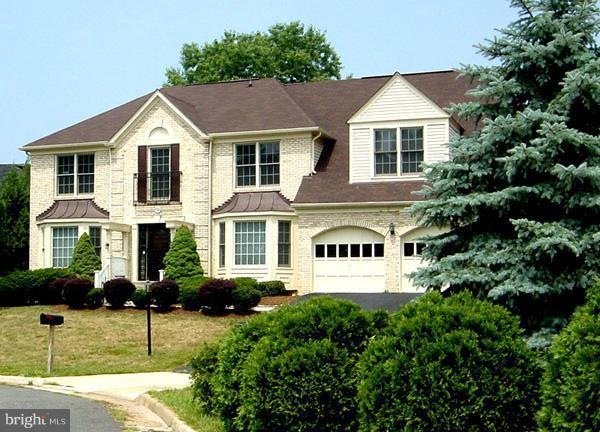 2124 Robin Way Ct, Vienna, VA 22182 - photo 1