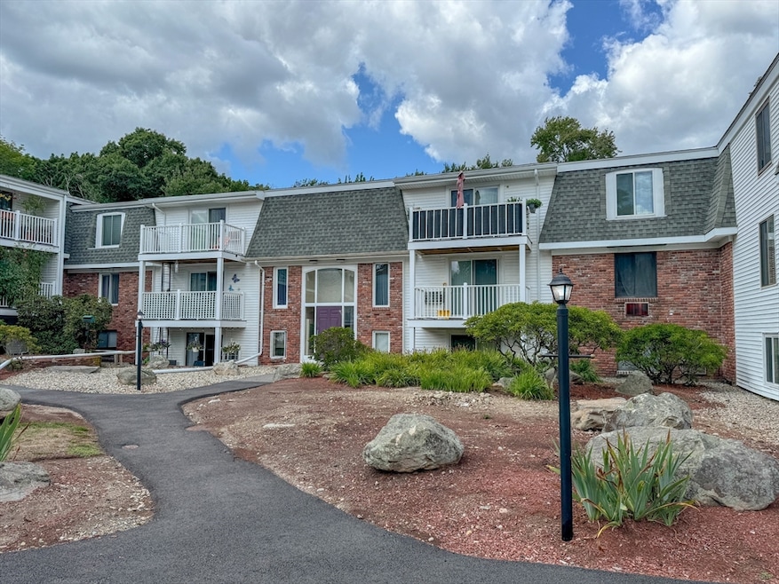 Fox Run Condominiums unit B6, Foxboro, MA 02035 - photo 1