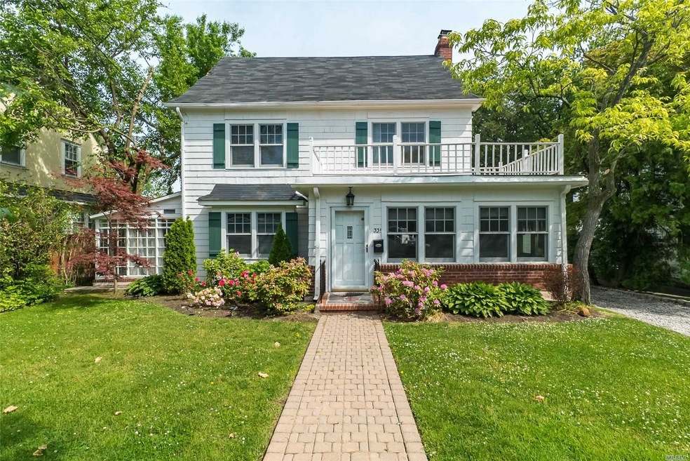 331 Grosvenor St unit 333, Little Neck, NY 11363 - photo 1