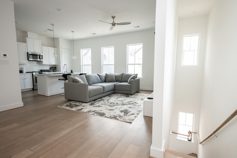 307 Cyclamen St, Houston, TX 77018 - photo 1