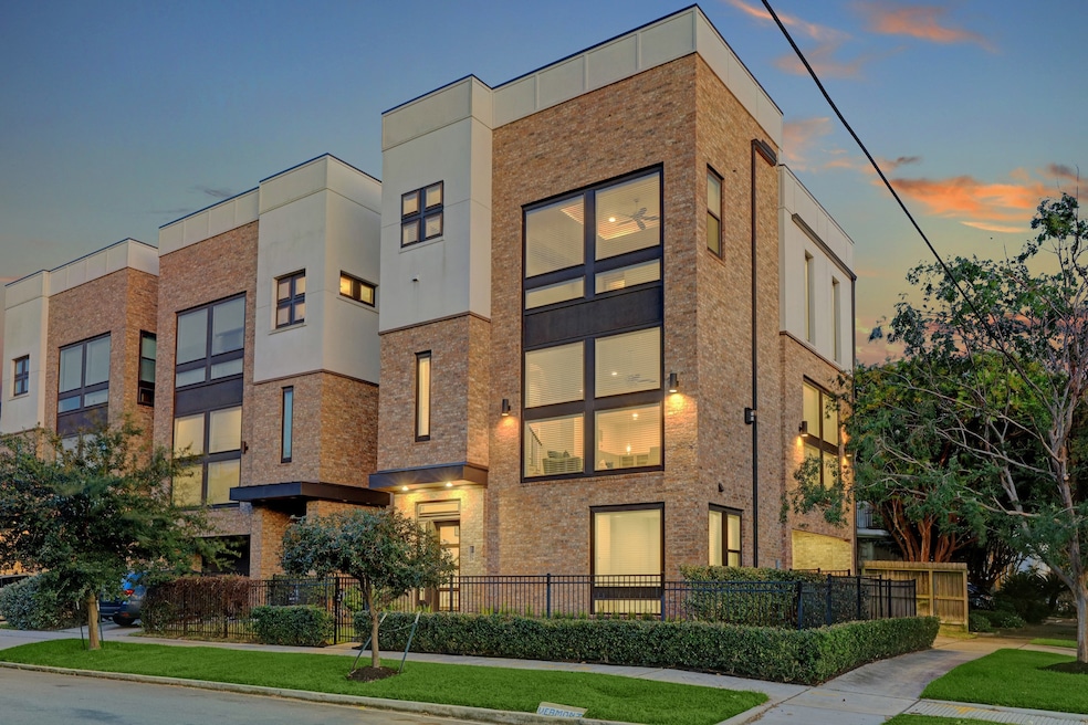 2033 Vermont St, Houston, TX 77019 - photo 1