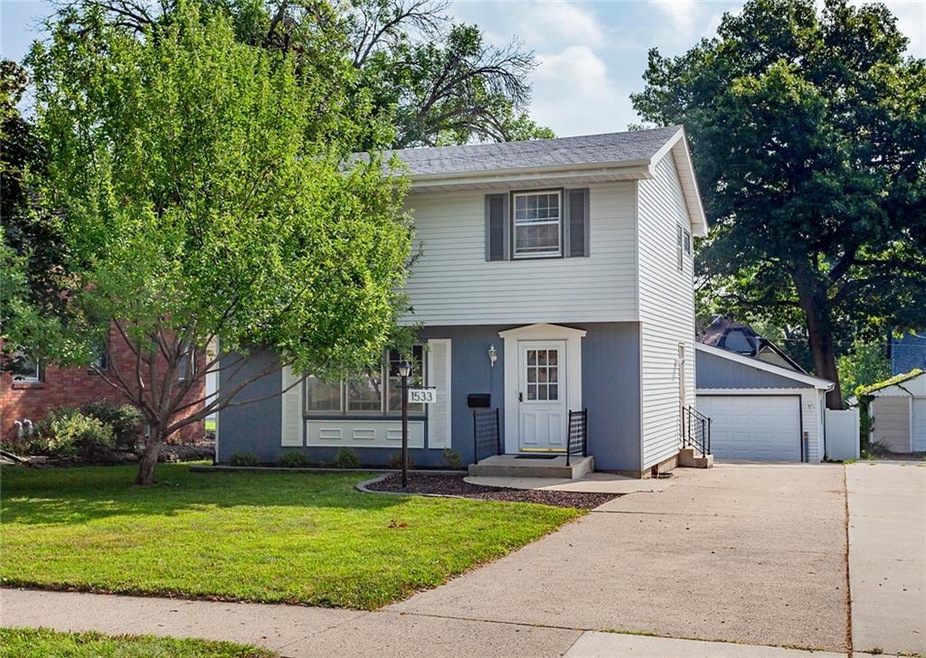 1533 43rd St, Des Moines, IA 50311 - photo 1