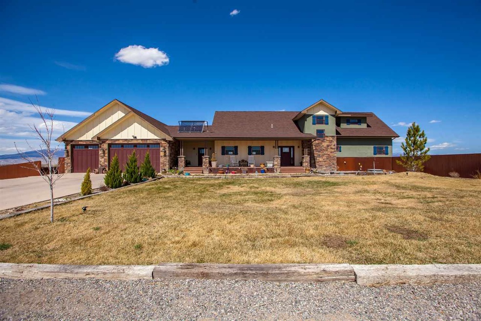 Please see virtual tour / Matterport for interior